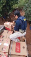 PRF apreende cerca de 850 mil maços de cigarros contrabandeados em Maracaju (MS)