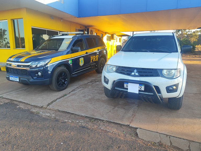 PRF recupera caminhonete em Água Clara (MS).jpg