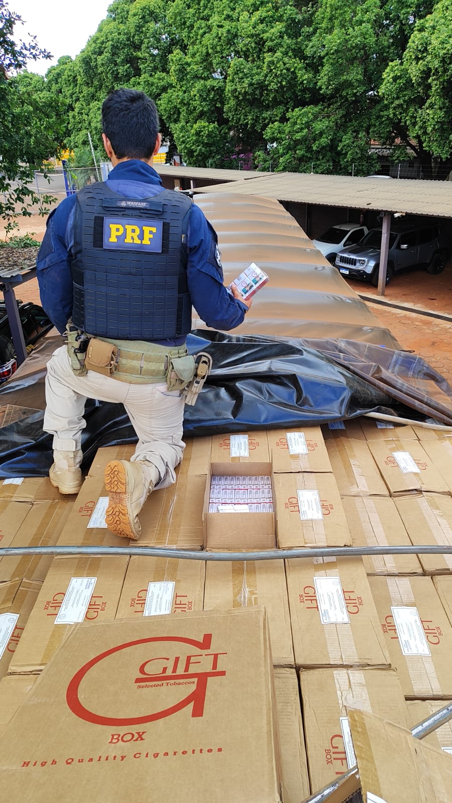 PRF apreende 150 mil maços de cigarros em Campo Grande