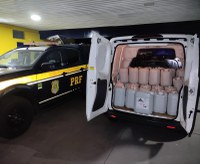 PRF apreende 700 litros de agrotóxicos em Nova Andradina (MS)