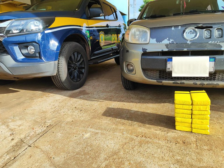 PRF apreende 14 Kg de cocaína em Água Clara (MS).jpg