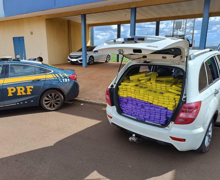PRF apreende 706 Kg de maconha e recupera veículo em Caarapó (MS)222.jpg