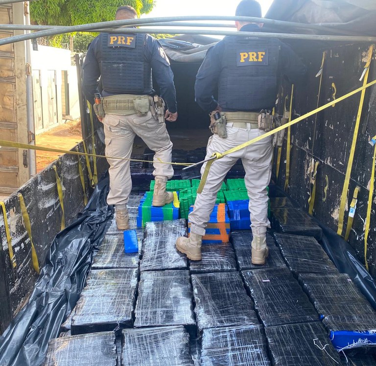 PRF apreende 2,1 toneladas de maconha em Eldorado (MS).jpg
