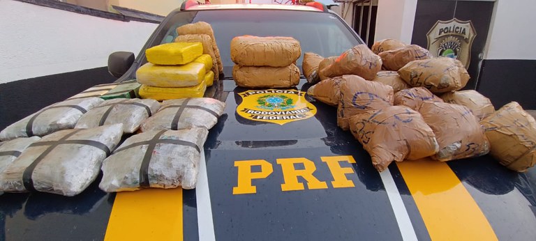 PRF apreende cocaína e skunk em Miranda (MS).jpg