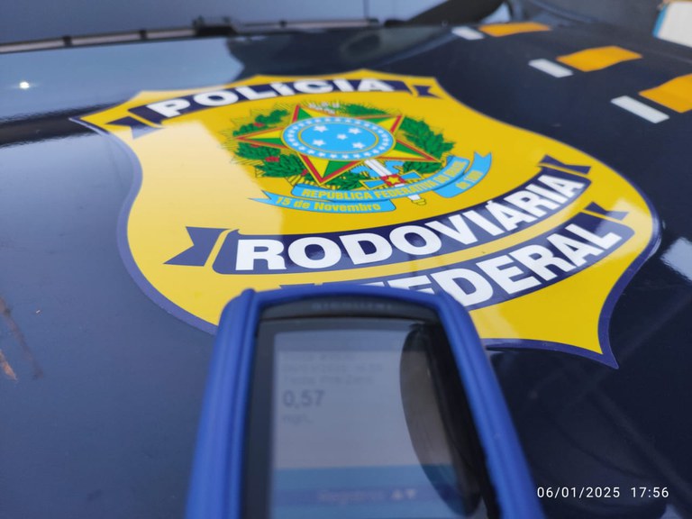 PRF prende caminhoneiro dirigindo embriagado em Guia Lopes da Laguna (MS).jpg