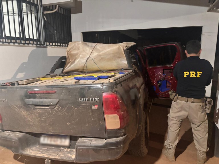 PRF apreende 1,8 tonelada de maconha e recupera caminhonete em Bodoquena (MS)