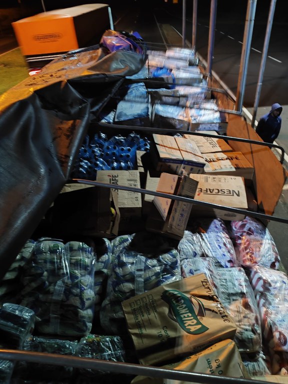 PRF apreende caminhão com alimentos sendo transportados de forma irregular em Eldorado (MS)