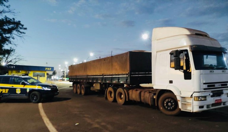 PRF recupera caminhão em Rio Brilhante (MS)