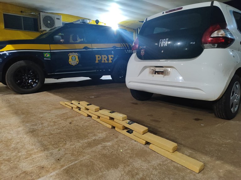 PRF apreende 14 Kg de maconha em Água Clara (MS).jpg