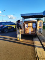 PRF apreende 25 mil maços de cigarros em Eldorado (MS)
