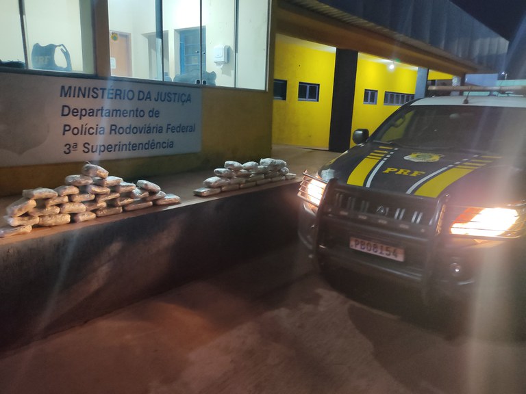 PRF apreende 32 Kg de maconha em Corumbá (MS).jpg