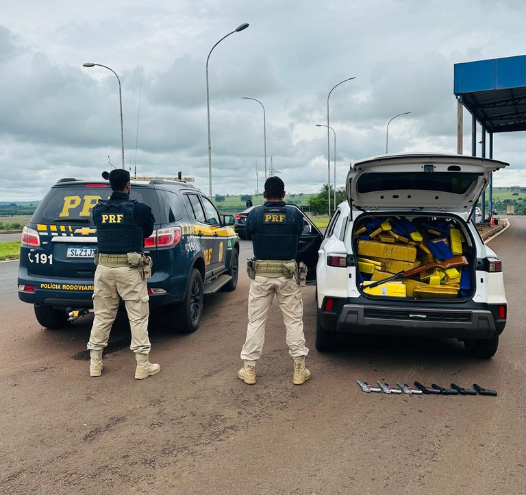 PRF apreende 1 tonelada de maconha e recupera veículo em Eldorado (MS).jpg
