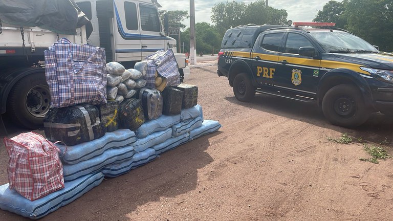 PRF apreende 445 Kg de drogas em Miranda (MS).jpg