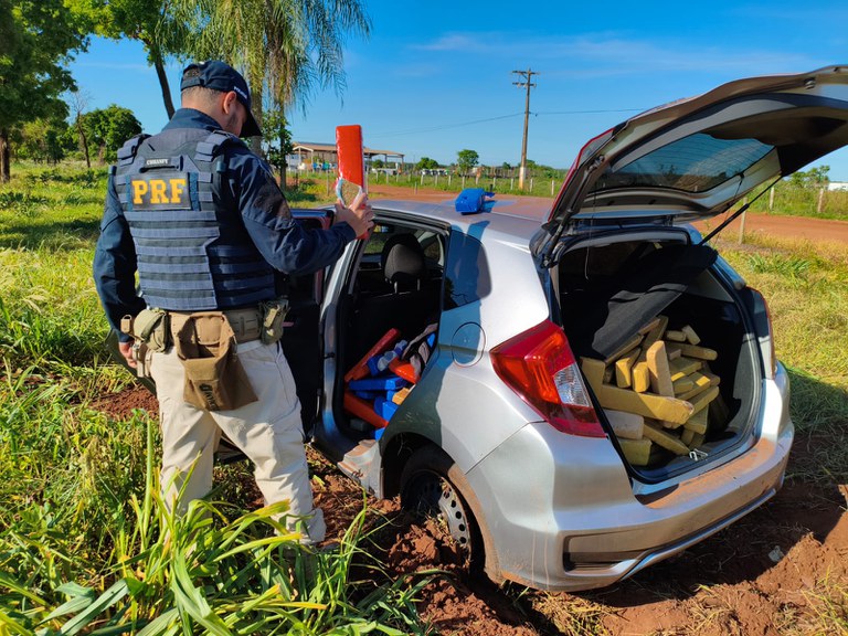 PRF apreende 429 Kg de maconha e recupera veículos na BR-262.jpg