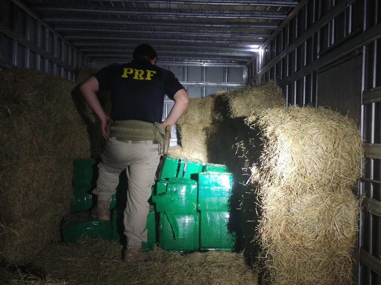 PRF apreende 2,3 toneladas de maconha em Bataguassu (MS).jpg