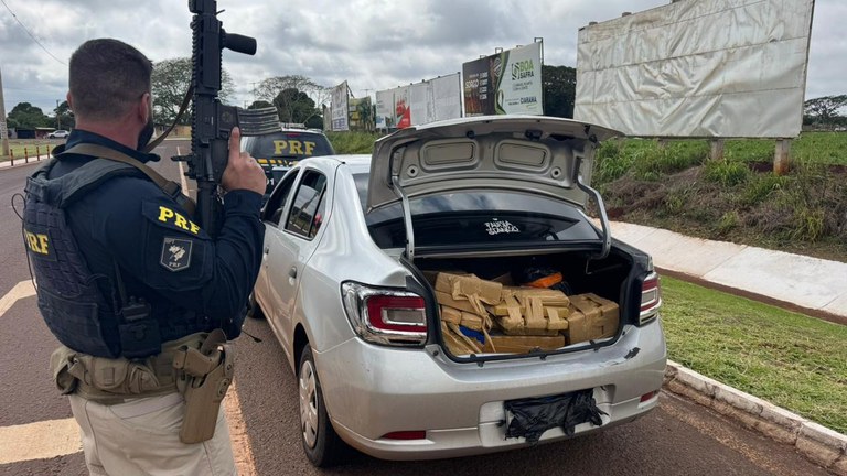 PRF apreende 243 Kg de maconha em Dourados (MS).jpg