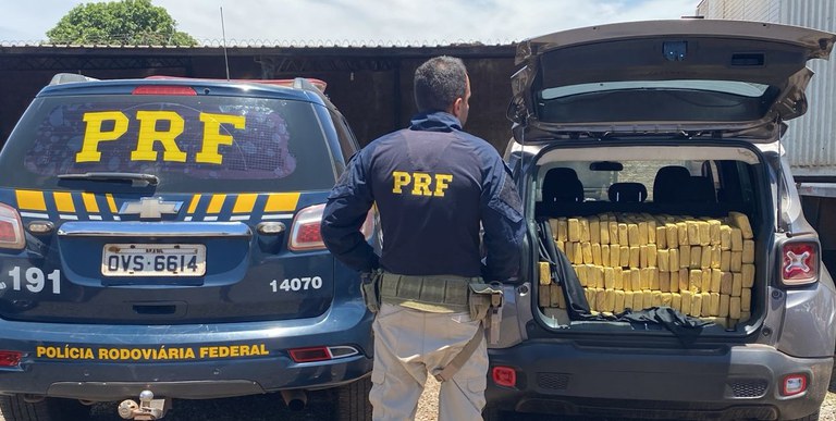 PRF apreende 546 Kg de maconha e recupera veículo em Campo Grande (MS).jpg