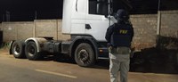 PRF apreende em Água Clara (MS) caminhão utilizado em golpe de roubo de cargas em GO