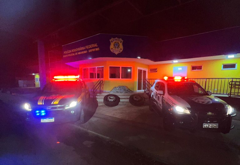 PRF e PM apreendem 111 Kg de cocaína em Ivinhema (MS).jpg