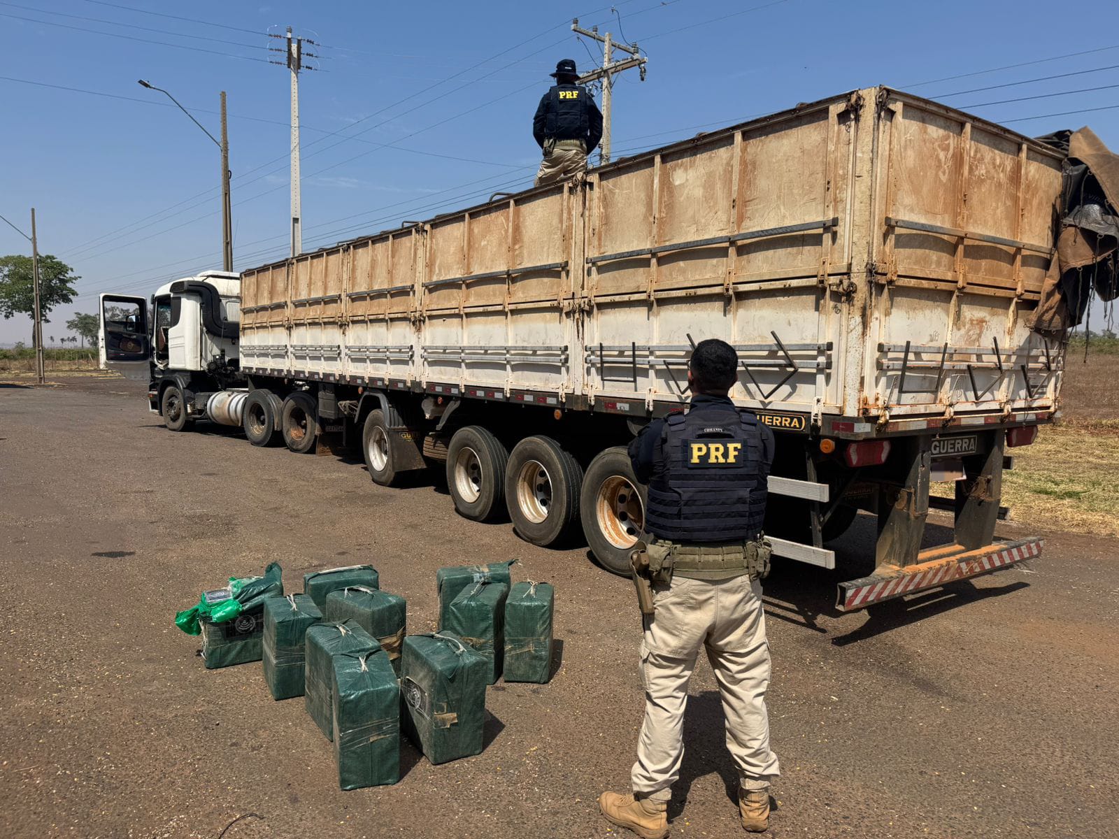 PRF 329 kg de cocaína em Paranaíba (MS).jpg