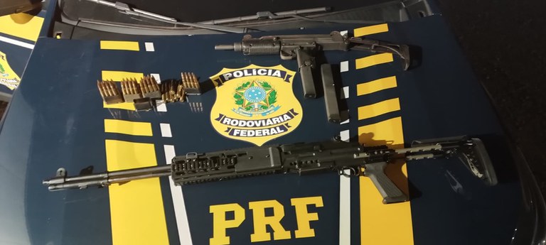 PRF apreende 2,5 toneladas e maconhas e armas em Campo Grande (MS).jpg