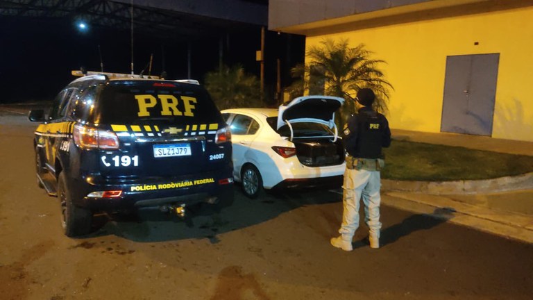 PRF apreende 225,8 kg de maconha em Mundo Novo (MS)