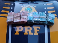 PRF apreende 84 Kg de cocaína e R$ 195 mil em Anastácio (MS)