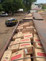 PRF apreende 600 mil maços de cigarros em Água Clara (MS)