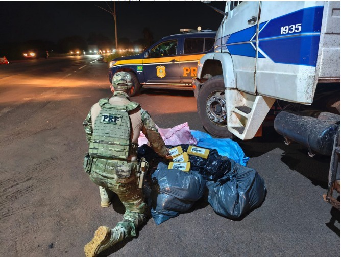 PRF apreende 321 Kg de cocaína e skunk em Terenos (MS).jpeg