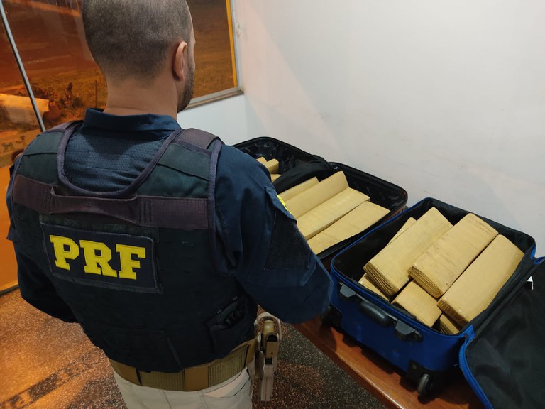 PRF apreende 27 Kg de maconha em Jaraguari (MS)