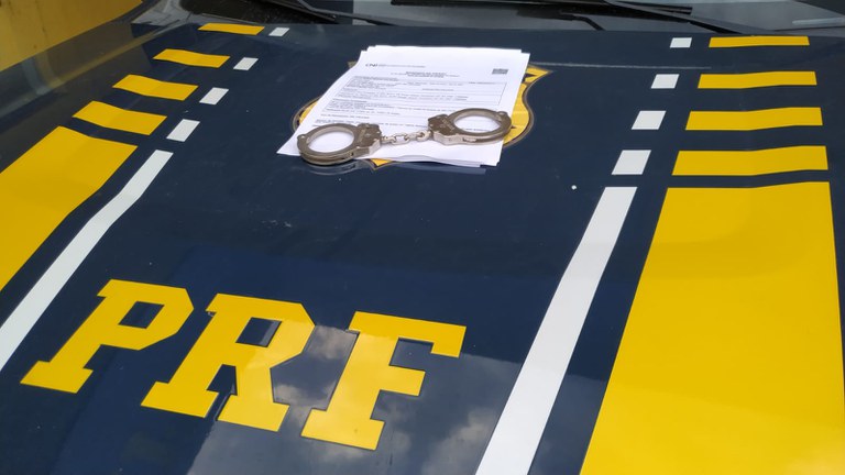 PRF cumpre mandado de prisão em Água Clara (MS)