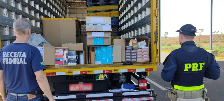 PRF e Receita Federal apreendem mercadorias sem documentação fiscal em Mundo Novo (MS)