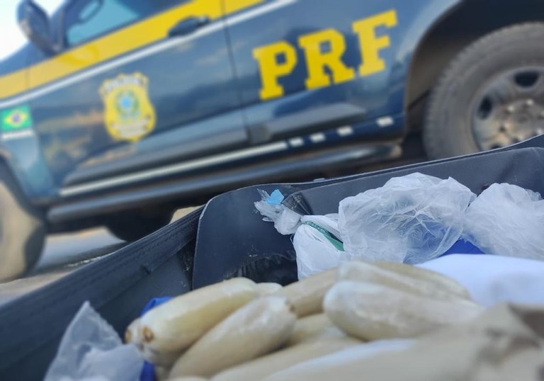PRF prende passageiro de ônibus com 775 gramas crack em Três Lagoas (MS)