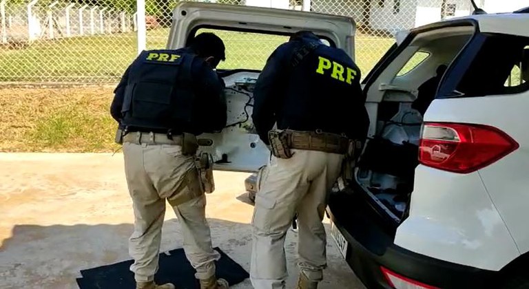PRF apreende 157,25 Kg de maconha e 1,7 Kg de skunk em Ivinhema (MS)