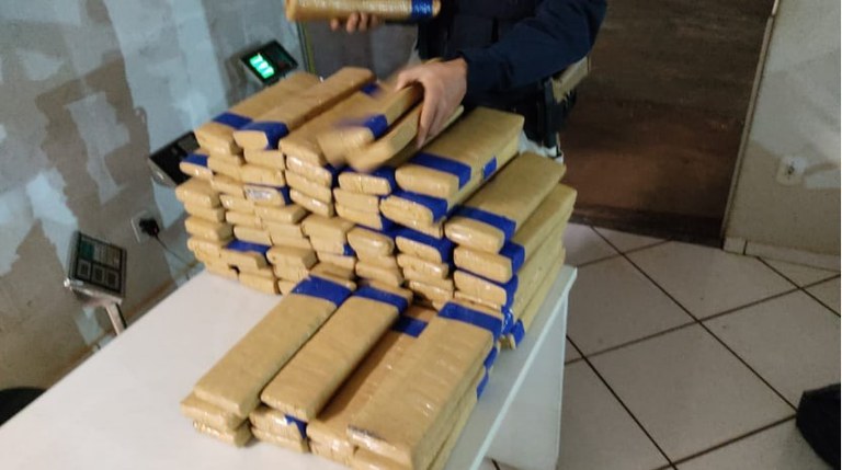 PRF apreende 168,3 Kg de maconha e 40,5 Kg de skunk em Ponta Porã (MS)