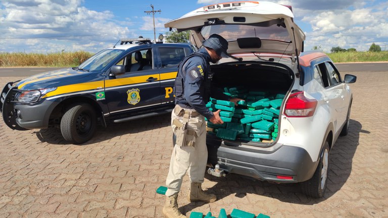 PRF apreende 246 Kg de maconha em Camapuã (MS)2.jpeg