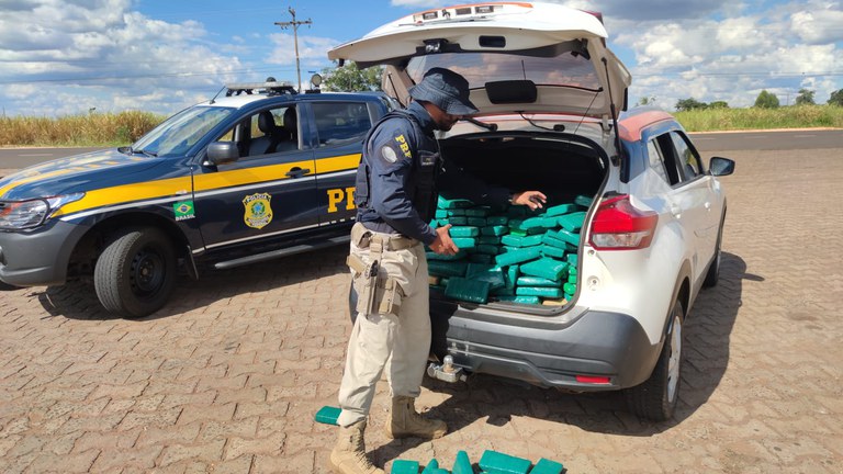 PRF apreende 246 Kg de maconha em Camapuã (MS)3.jpeg