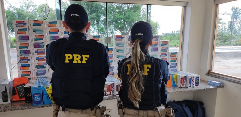 PRF apreende 284 celulares sem documentação fiscal em Paranaíba (MS)