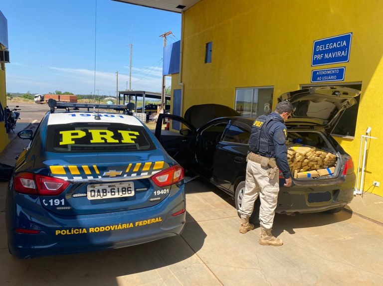 PRF apreende 502 Kg de maconha em Naviraí (MS)