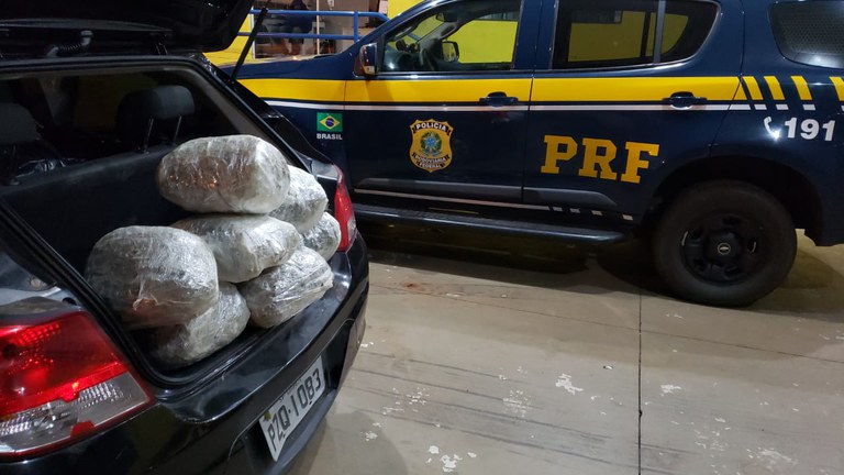 PRF apreende 97,5 Kg de maconha e 36,9 Kg de skunk em Naviraí (MS)