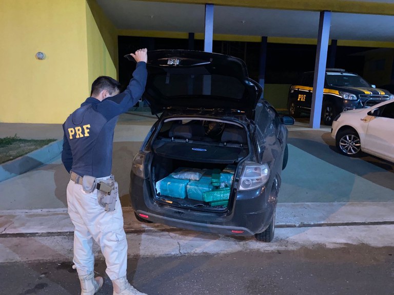 PRF apreende 49,8 Kg de maconha em Eldorado (MS)