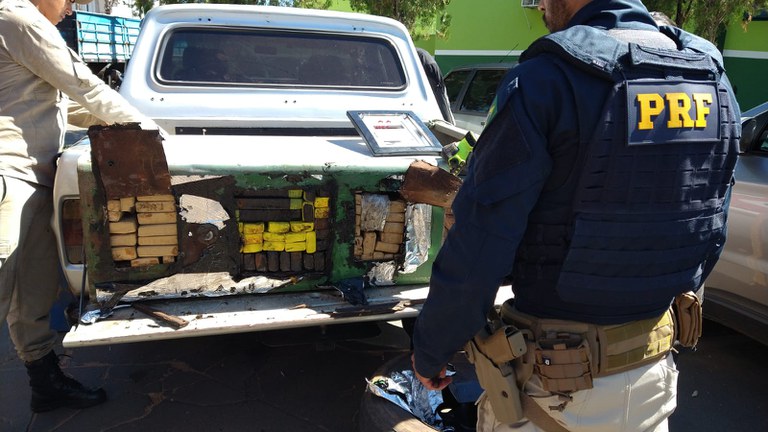 PRF apreende 597,5 Kg de maconha, haxixe e skunk em Itaquiraí (MS)