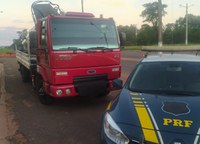PRF apreende em Água Clara (MS) caminhão com placas clonadas