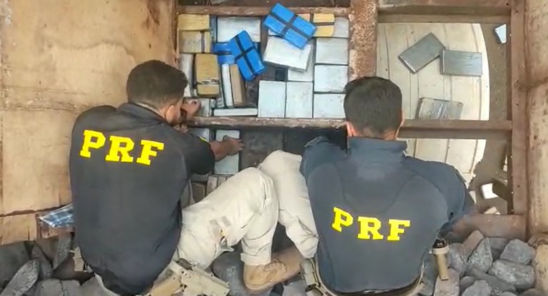 Com a ajuda de cães farejadores, PRF realiza apreensão de cocaína em Campo Grande (MS)