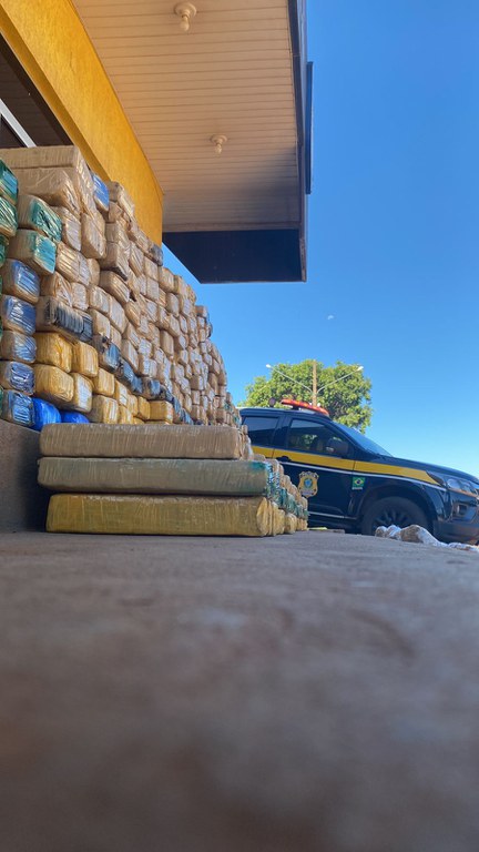PRF apreende 354 Kg de maconha em Guia Lopes da Laguna (MS)