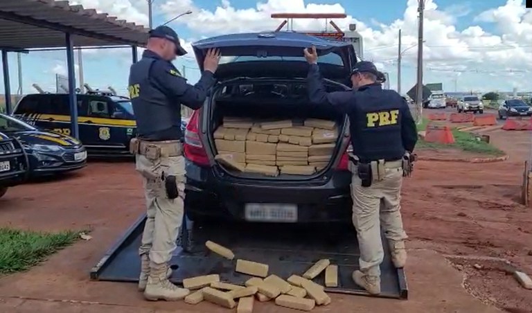 PRF apreende 512 Kg de maconha em São Gabriel do Oeste (MS)