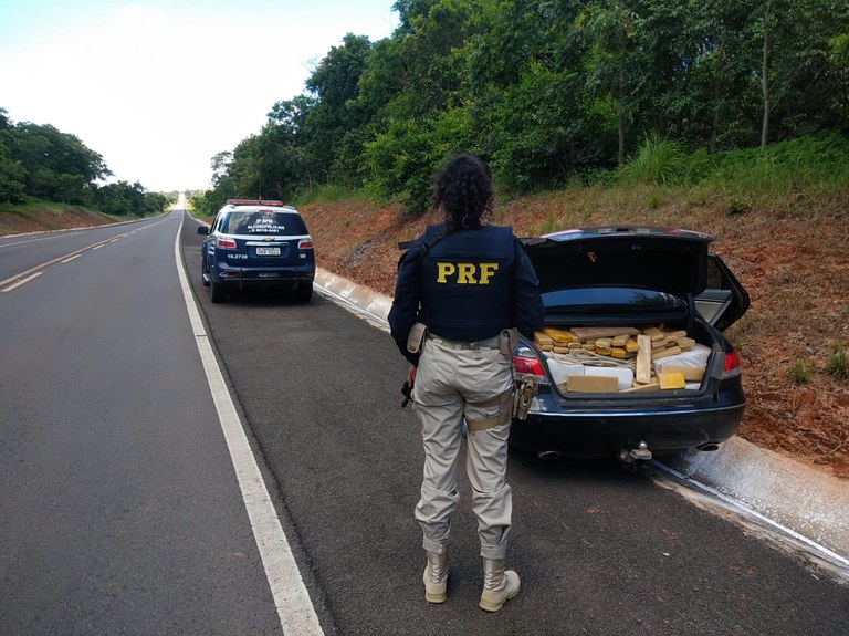 PRF apreende 781 Kg de maconha em Alcinópolis (MS)
