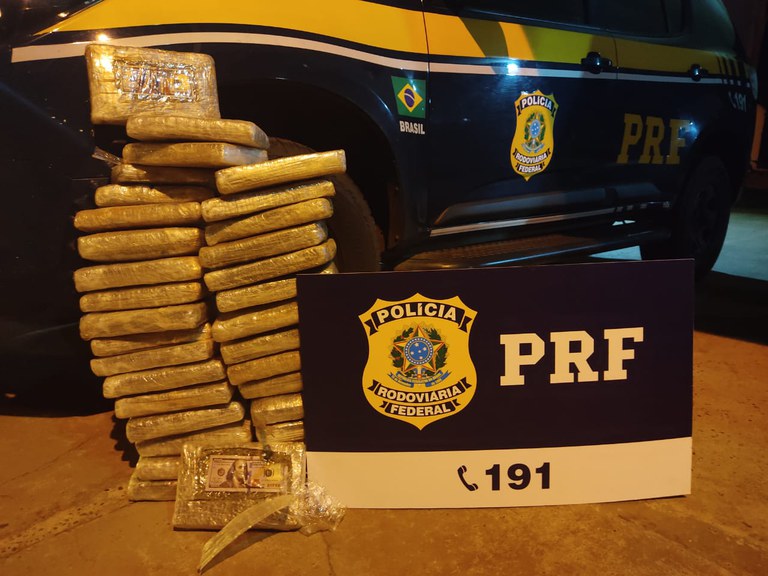 PRF apreende 35 Kg de maconha na BR-262