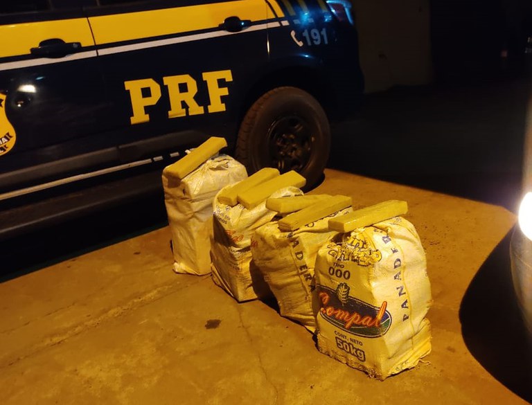 PRF apreende 131 Kg de maconha em Água Clara (MS)
