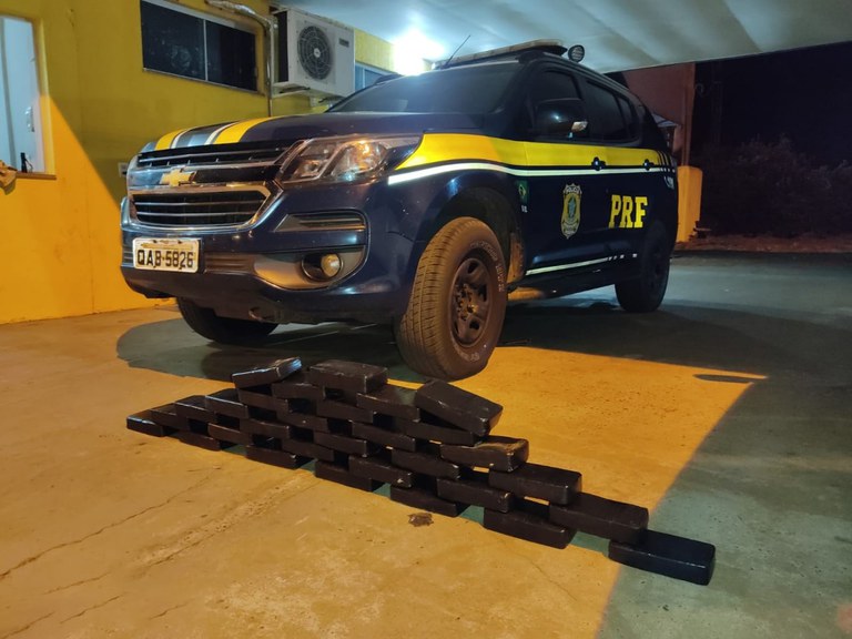 PRF apreende 31,5 Kg de pasta base de cocaína em Água Clara (MS)